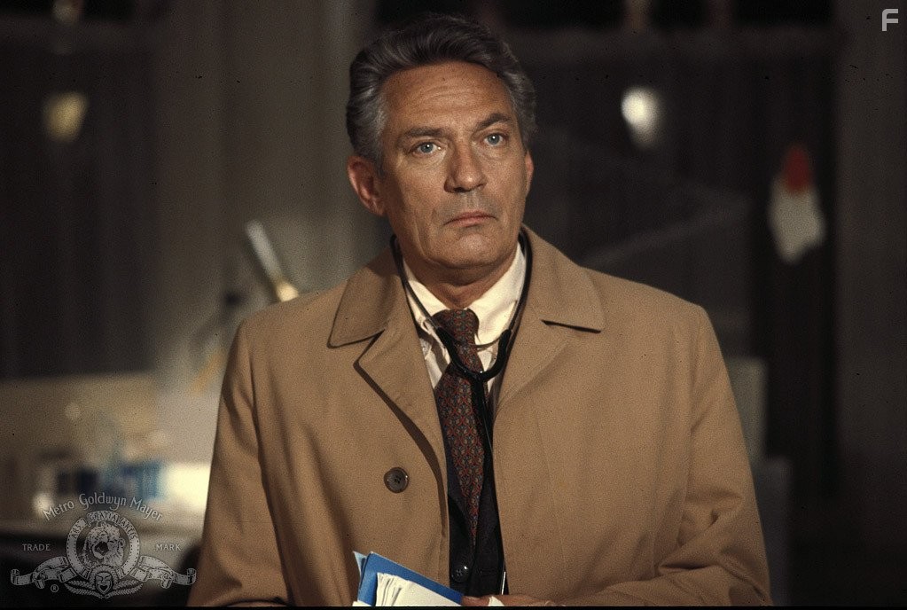Peter Finch in Воскресенье, проклятое воскресенье (1971)