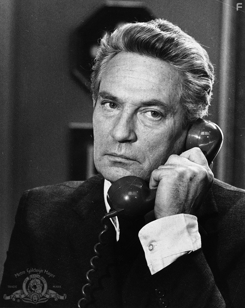 Peter Finch in Воскресенье, проклятое воскресенье (1971)