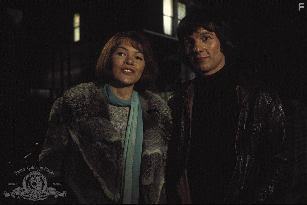 Murray Head and Glenda Jackson in Воскресенье, проклятое воскресенье (1971)