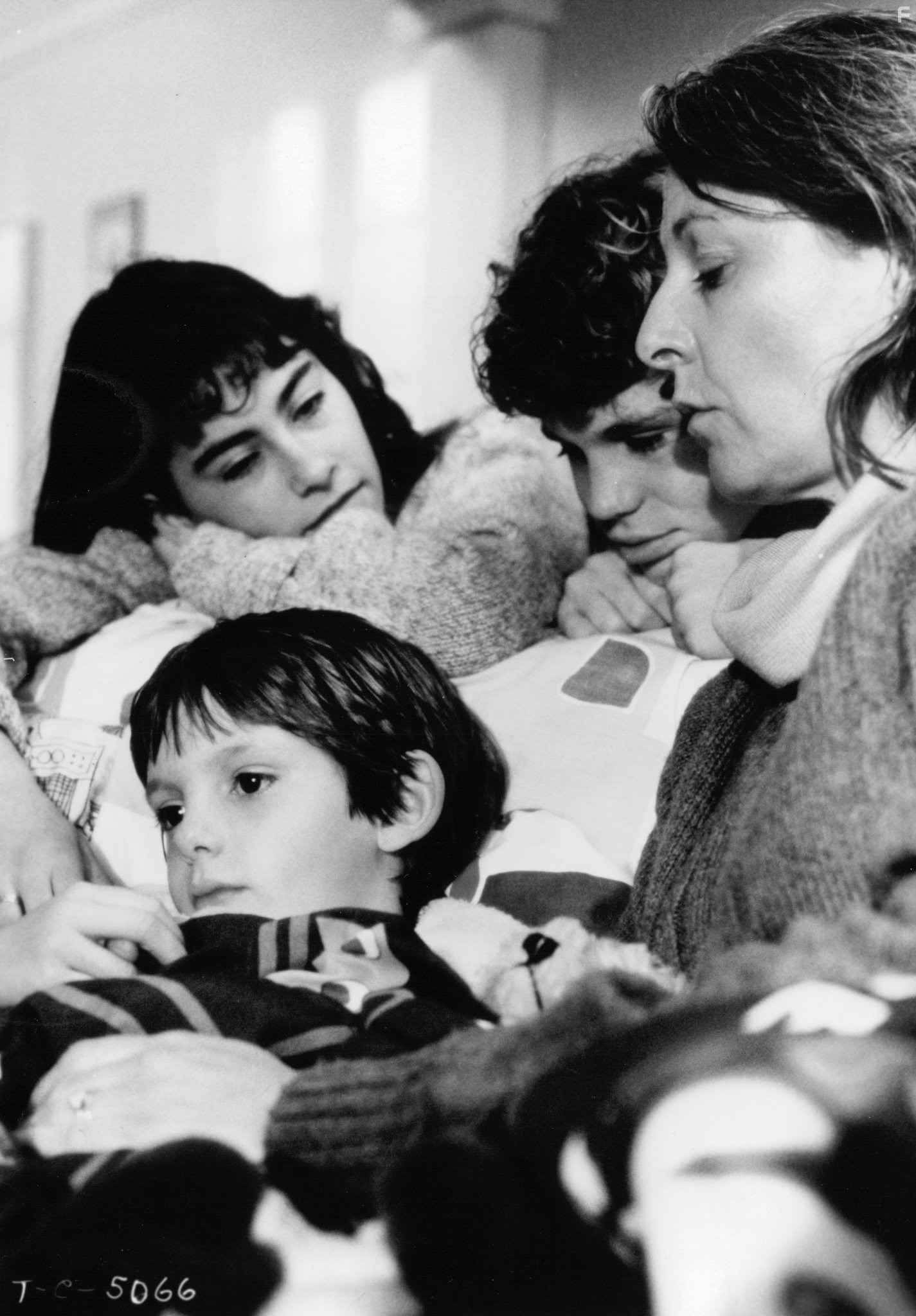 Jane Alexander, Lukas Haas, Rossie Harris, and Roxana Zal in Завещание (1983)