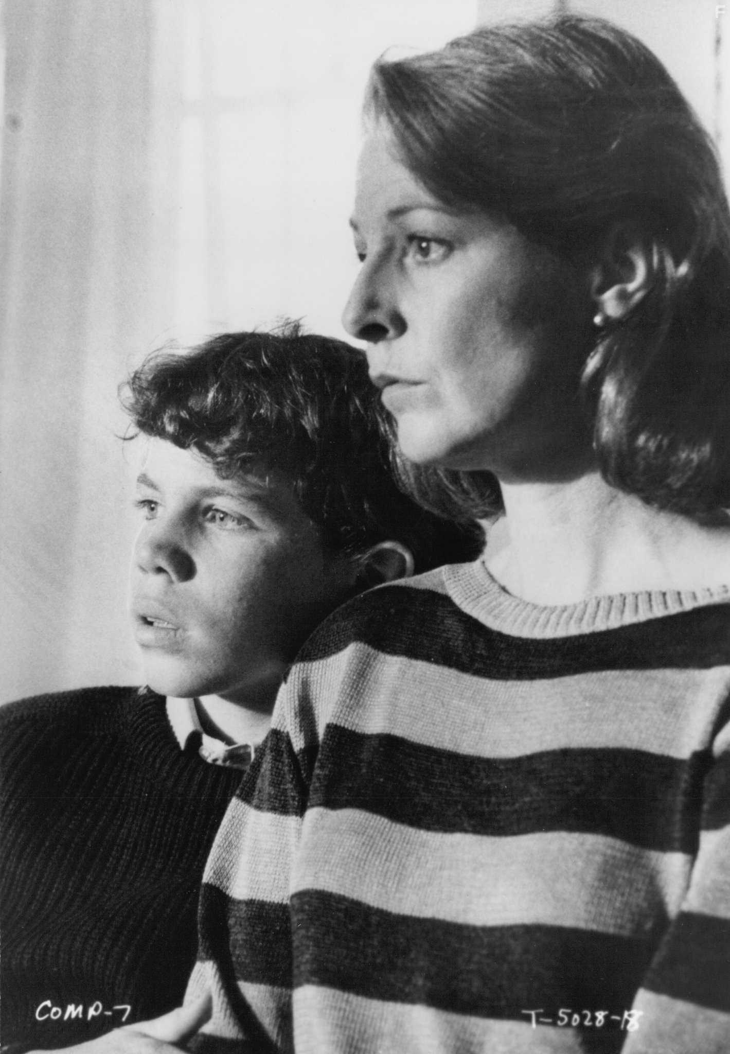 Jane Alexander and Rossie Harris in Завещание (1983)
