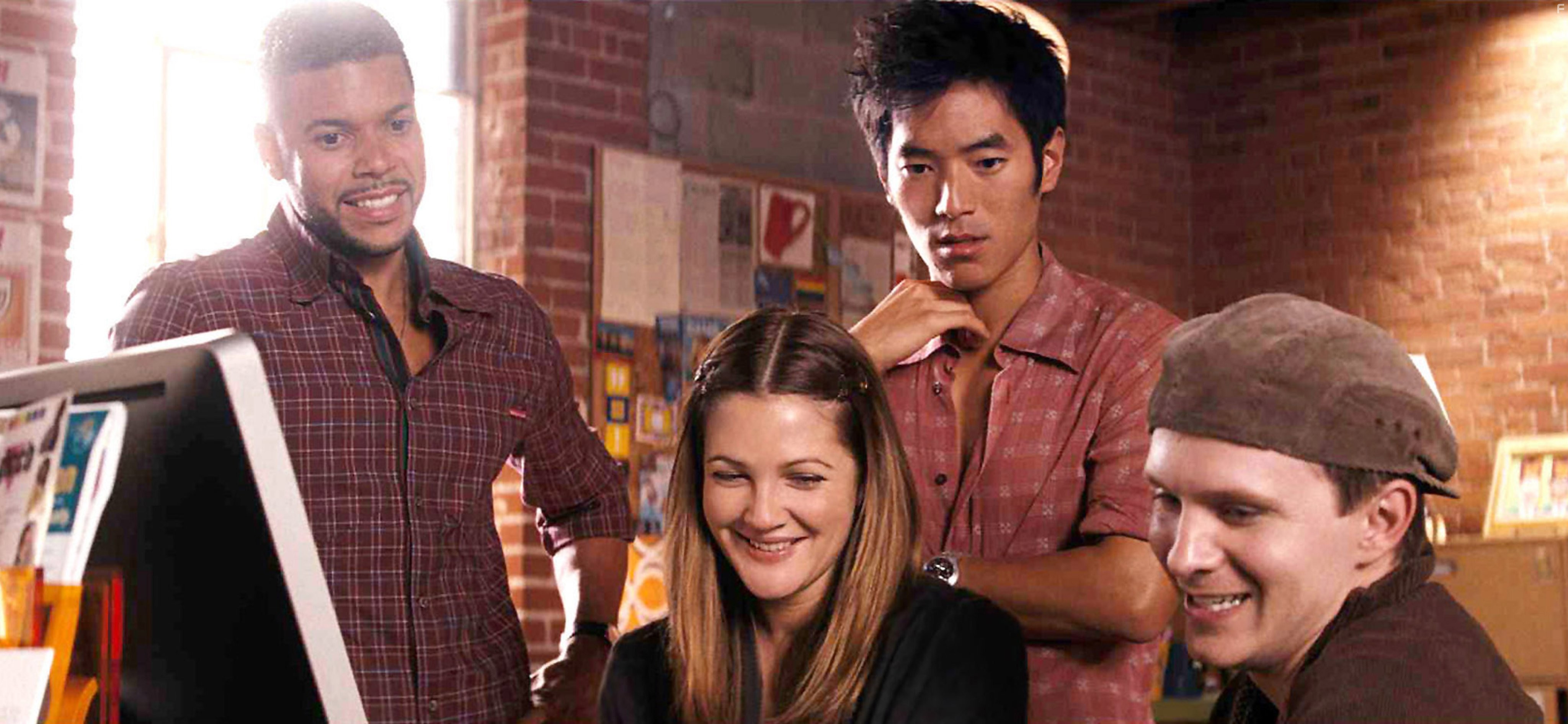 Drew Barrymore, Wilson Cruz, Leonardo Nam, Rod Keller, and Abraham Rubio in Обещать - не значит жениться (2009)
