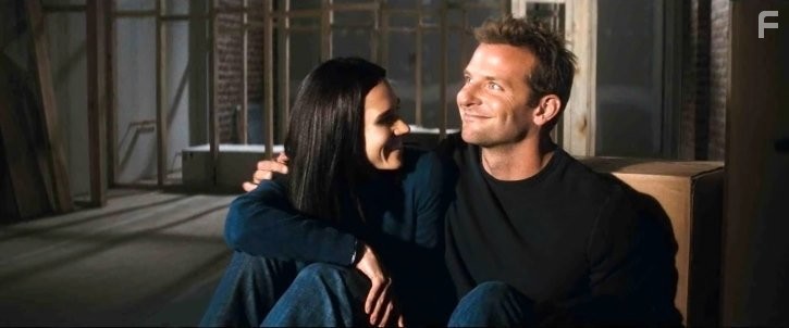 Jennifer Connelly and Bradley Cooper in Обещать - не значит жениться (2009)
