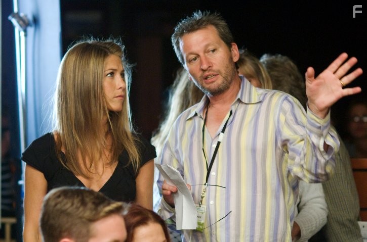 Jennifer Aniston and Ken Kwapis in Обещать - не значит жениться (2009)
