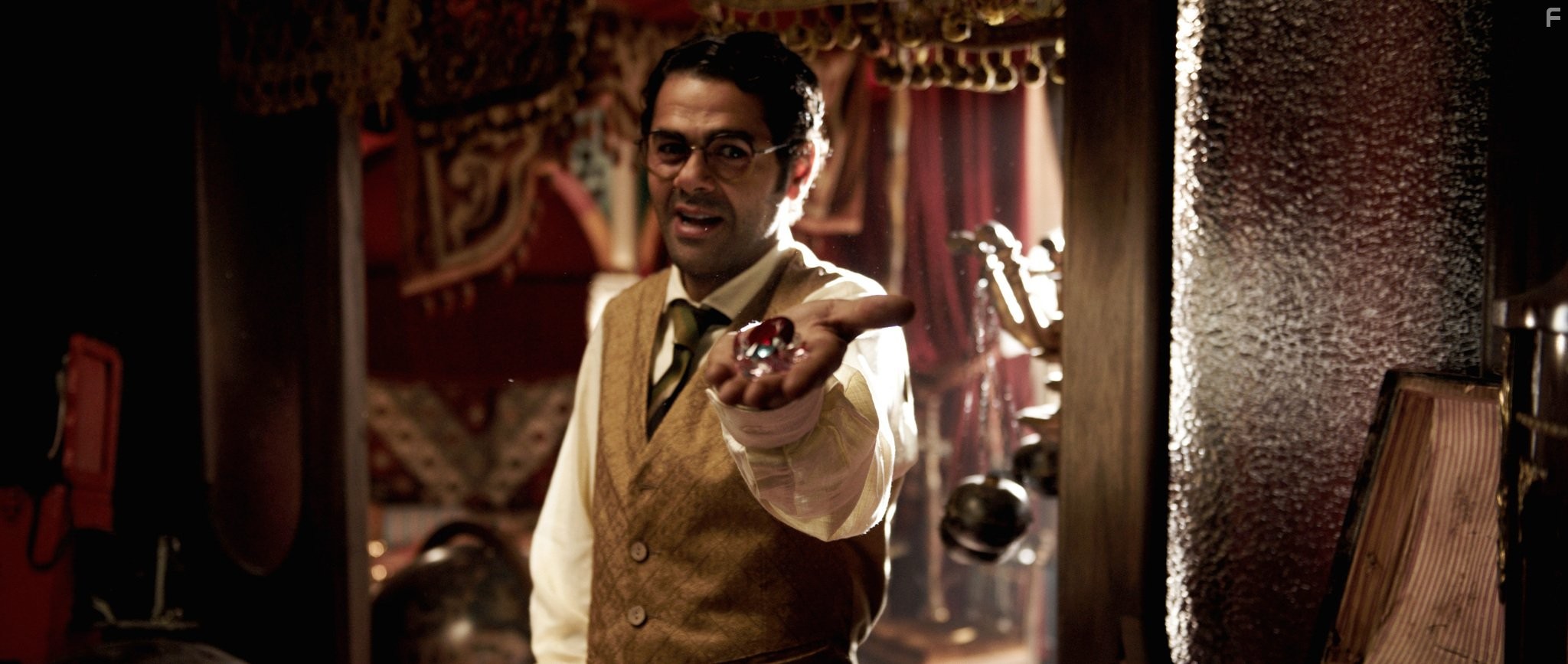 Jamel Debbouze in Цыпленок с черносливом (2011)