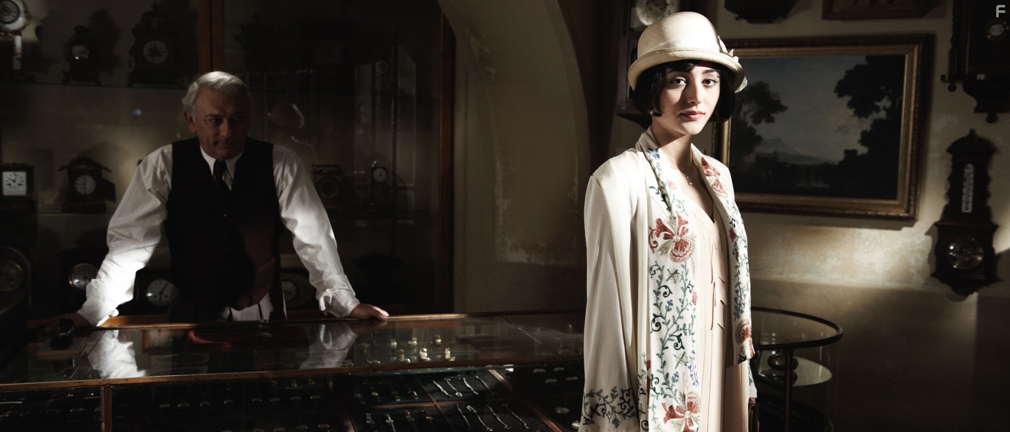 Serge Avedikian and Golshifteh Farahani in Цыпленок с черносливом (2011)