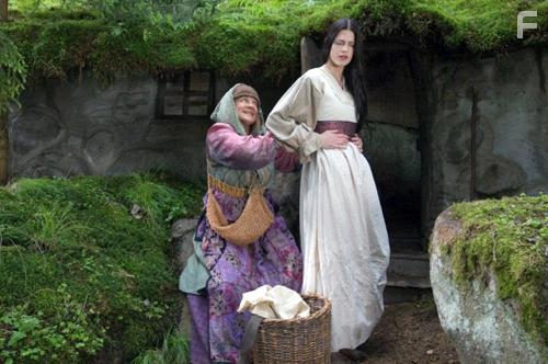 Sonja Kirchberger and Laura Berlin in Sneeuwwitje (2009)