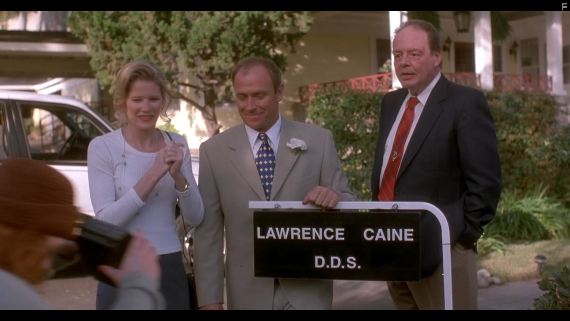 Corbin Bernsen, Jeff Doucette, Jillian McWhirter, and Susanne Wright in Дантист 2 (1998)