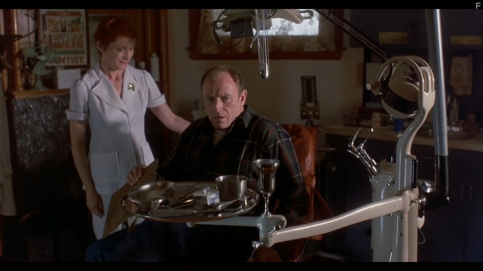 Corbin Bernsen and Wendy Robie in Дантист 2 (1998)