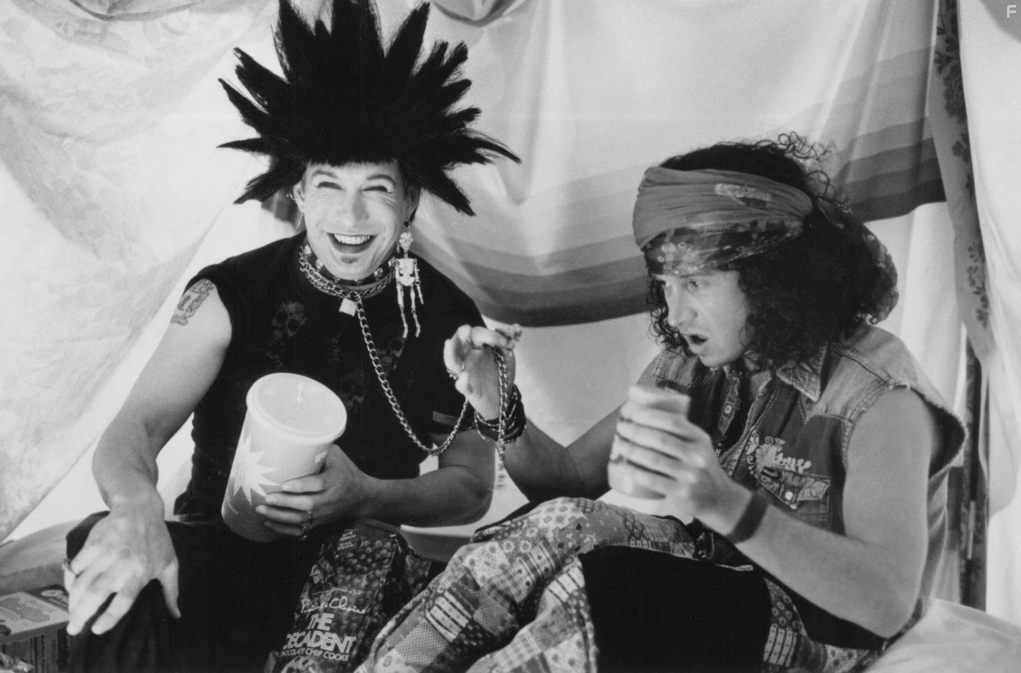 Stephen Baldwin and Pauly Shore in Био-Дом (1996)