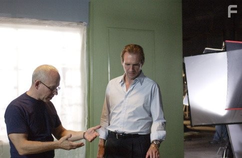 Ralph Fiennes and Bob Balaban in Бернард и Дорис (2006)