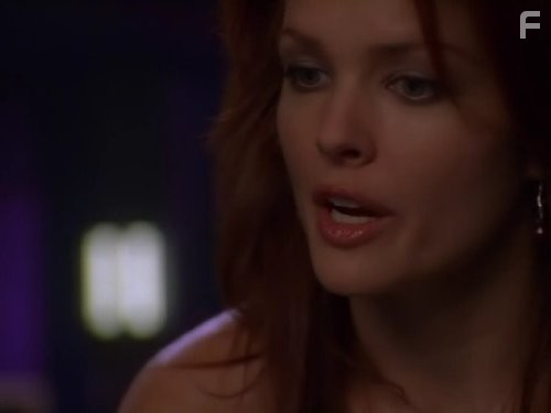 Dina Meyer in Хищные пташки (2002)