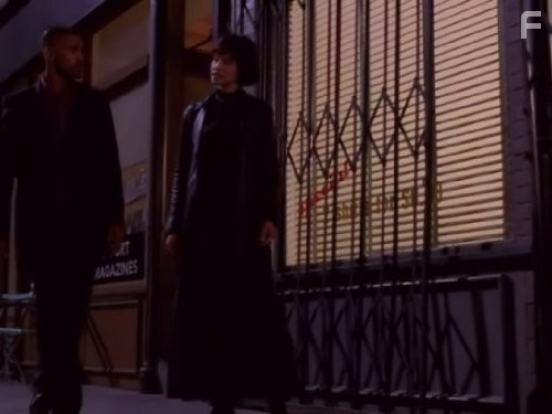 Shemar Moore and Ashley Scott in Хищные пташки (2002)