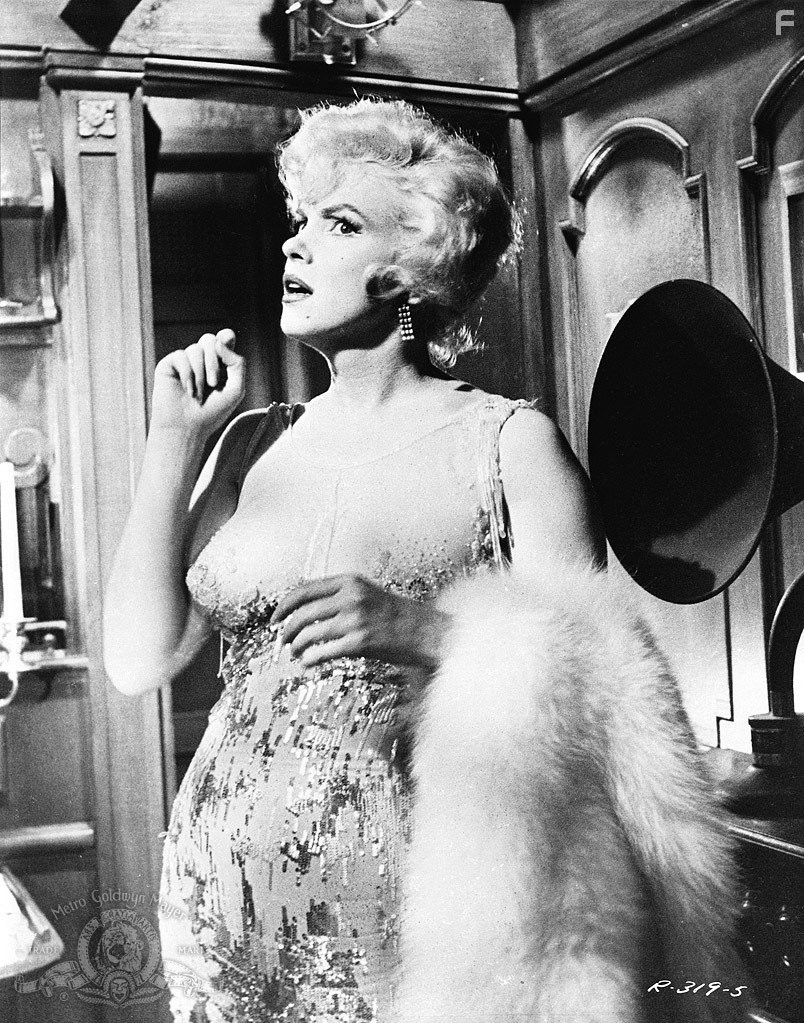 Marilyn Monroe in B джaзе только девушки (1959)