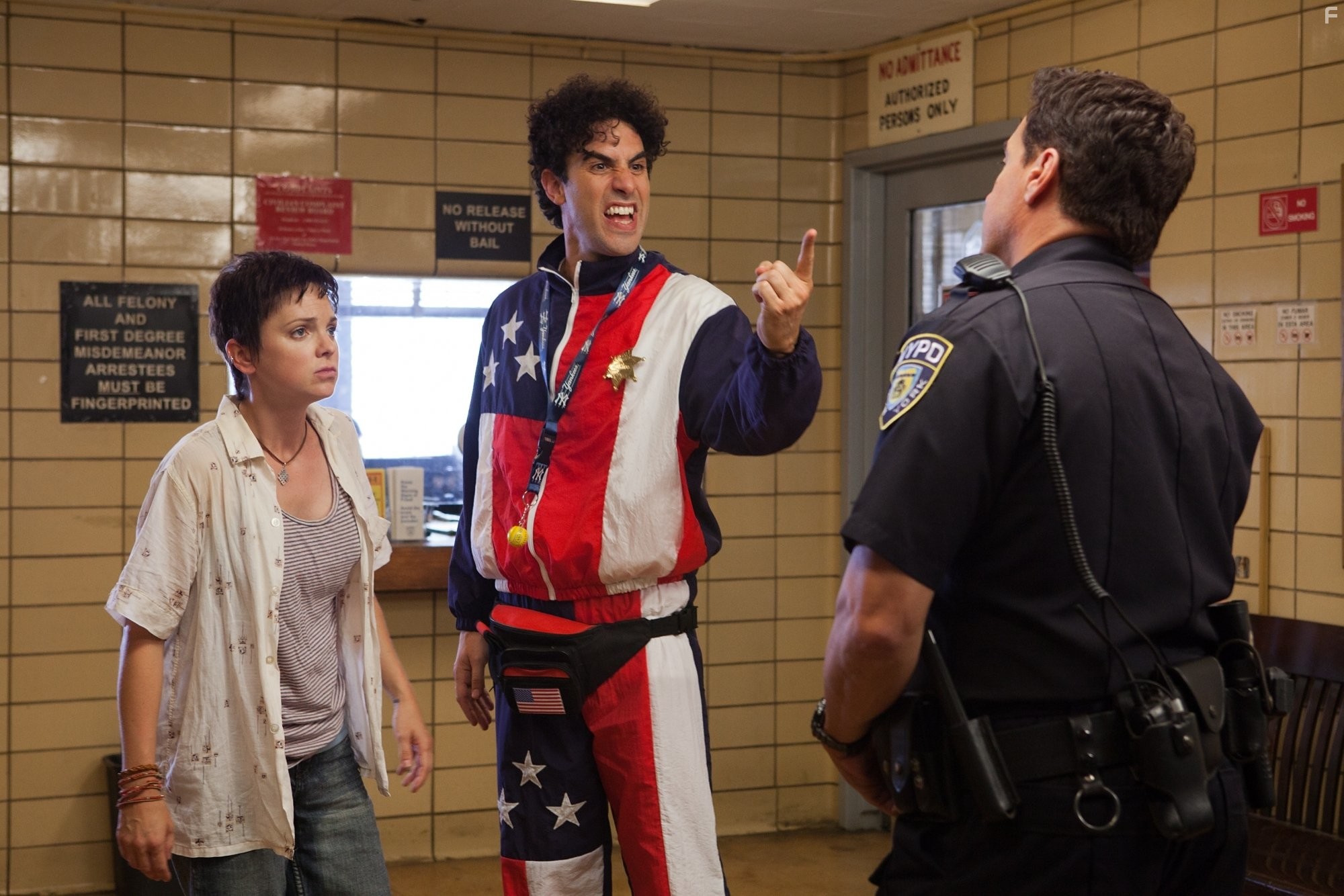 Sacha Baron Cohen and Anna Faris in Диктатор (2012)