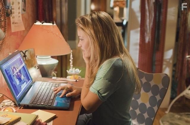 Emily Osment in Кибер-террор (2011)