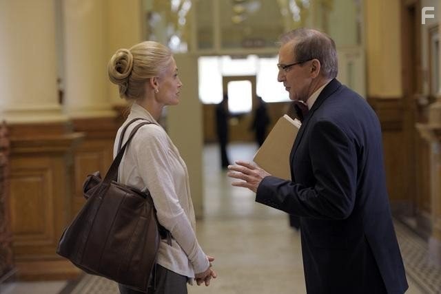 Kelly Rowan in Кибер-террор (2011)