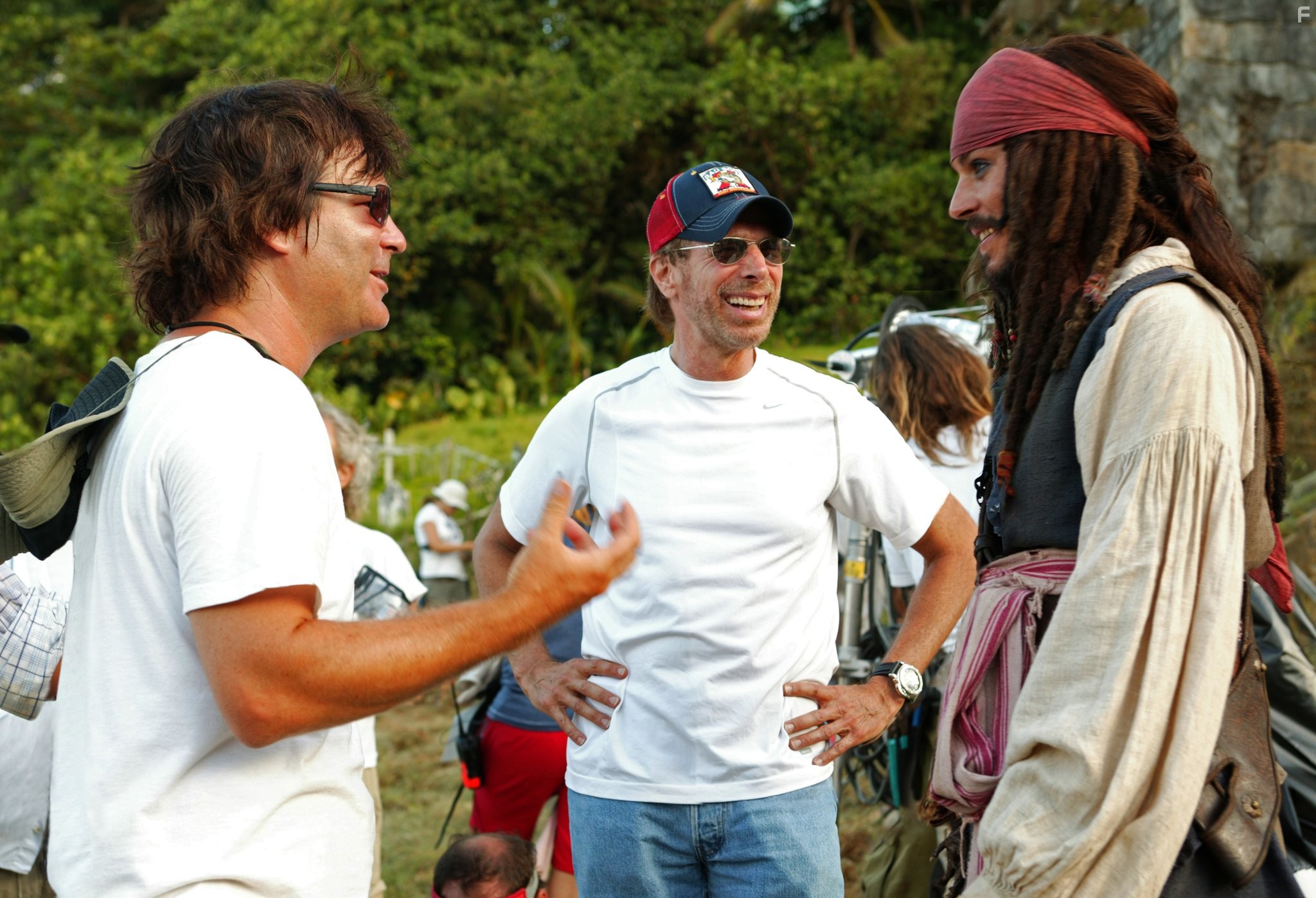 Johnny Depp, Jerry Bruckheimer, and Gore Verbinski in Пираты Карибского моря: Сундук мертвеца (2006)