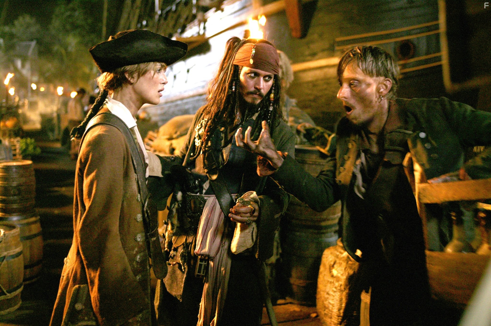 Johnny Depp, Mackenzie Crook, and Keira Knightley in Пираты Карибского моря: Сундук мертвеца (2006)