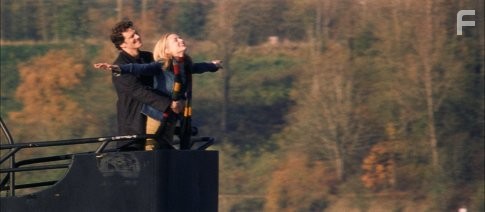 Colin Firth and Heather Graham in Лепестки надежды (2003)