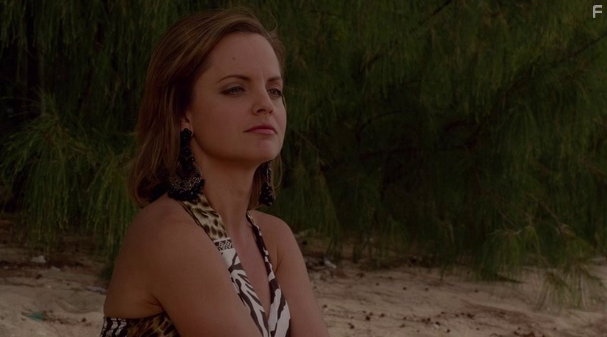 Mena Suvari in Притворись моим мужем (2011)