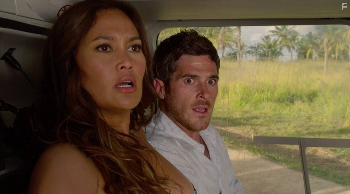 Tia Carrere and Dave Annable in Притворись моим мужем (2011)