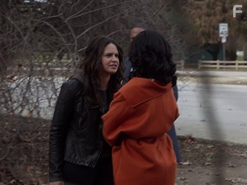 Kerry Washington and Katie Lowes in Скандал (2012)