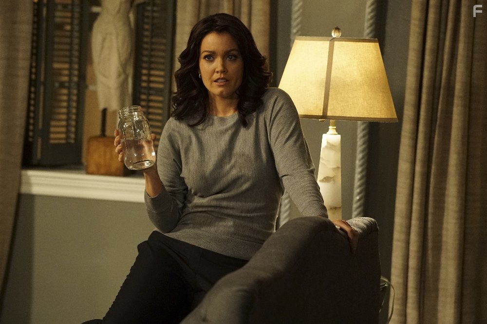 Bellamy Young in Скандал (2012)