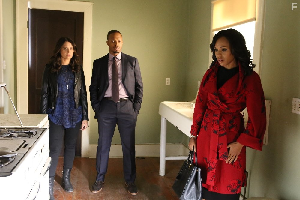 Kerry Washington and Katie Lowes in Скандал (2012)