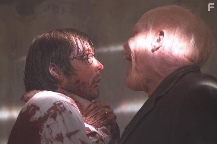 Michael Bailey Smith and Aaron Stanford in У холмов есть глаза (2006)