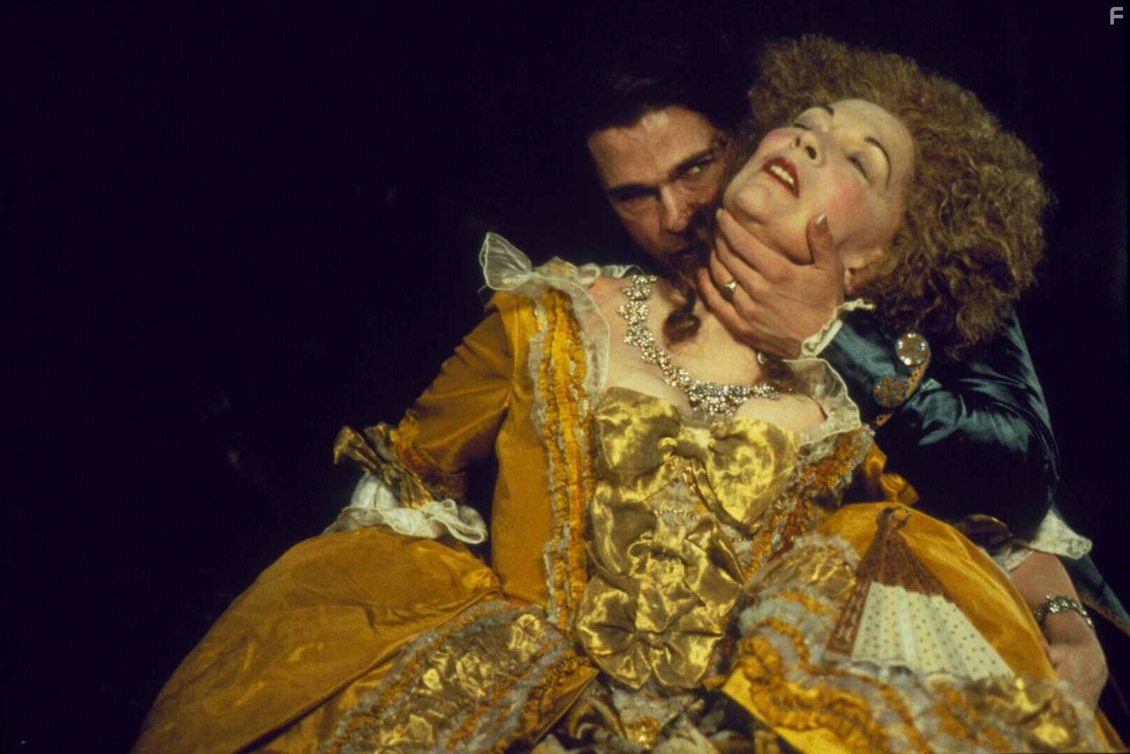 Brad Pitt and Lyla Hay Owen in Интервью с вампиром (1994)