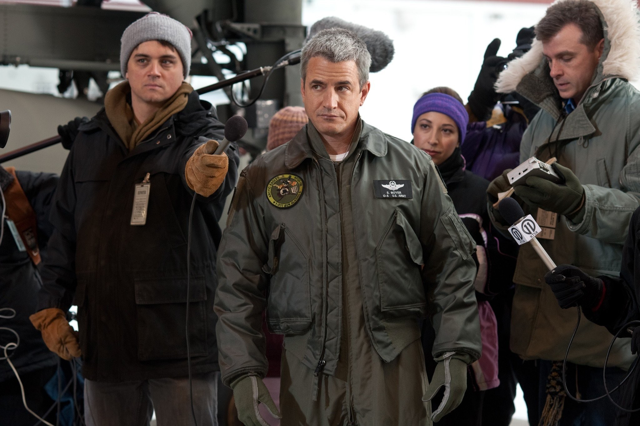 Dermot Mulroney in Все любят китов (2012)