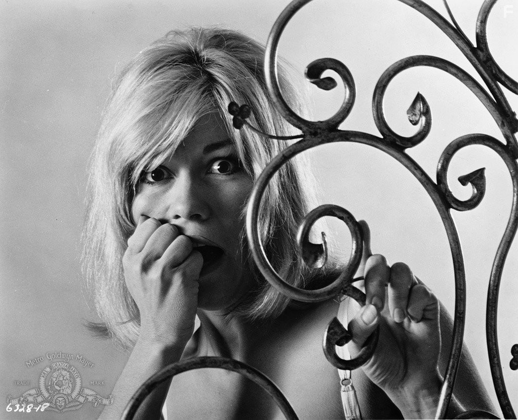 Luana Anders in Безумие 13 (1963)