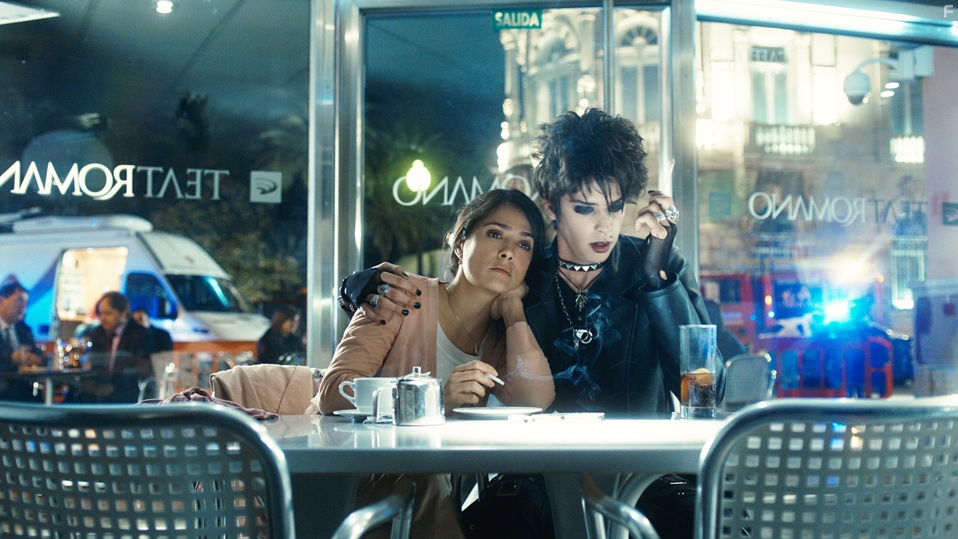 Salma Hayek and Eduardo Casanova in Последняя искра жизни (2011)