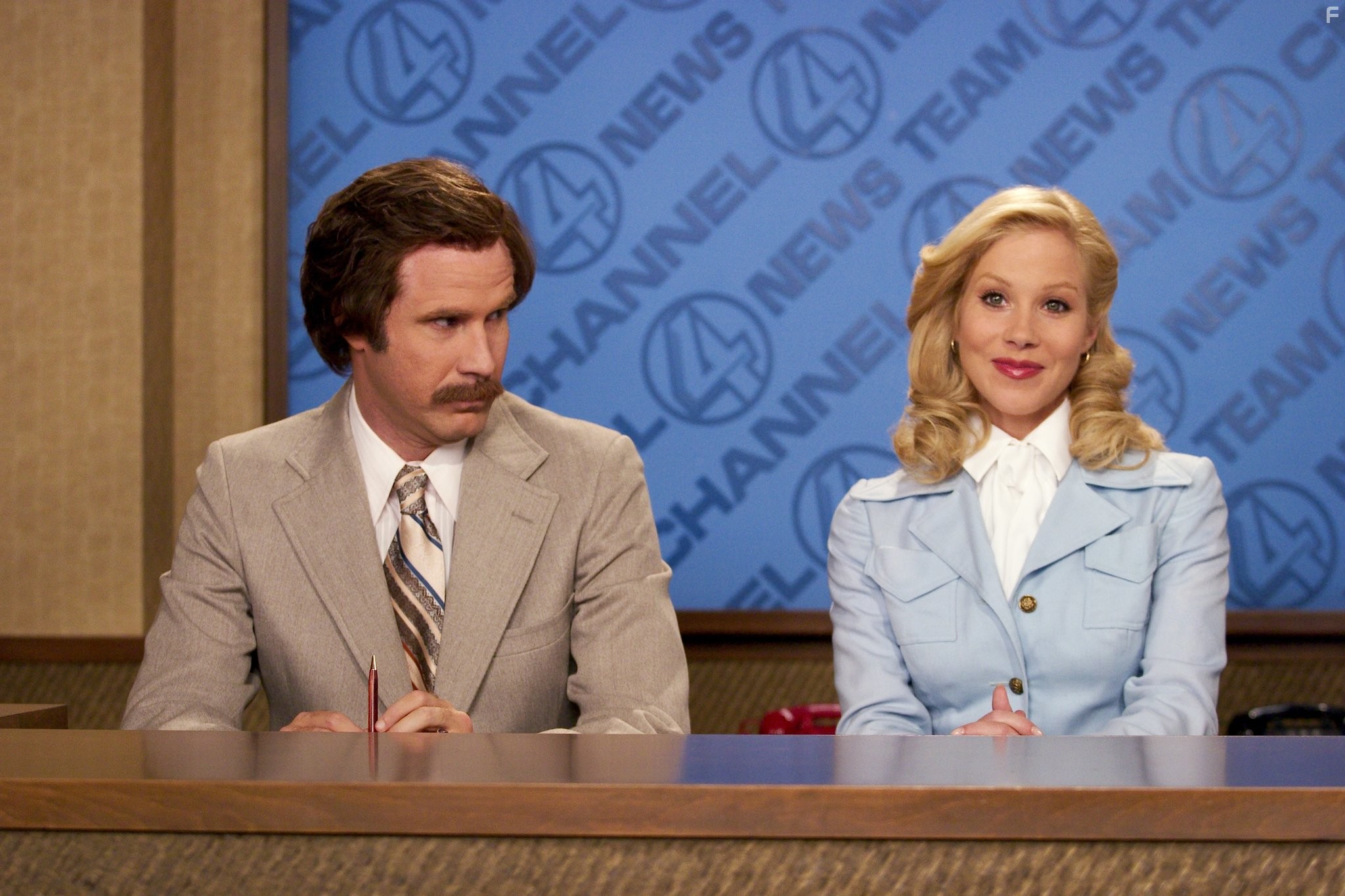 Christina Applegate and Will Ferrell in Телеведущий: Легенда о Роне Бургунди (2004)