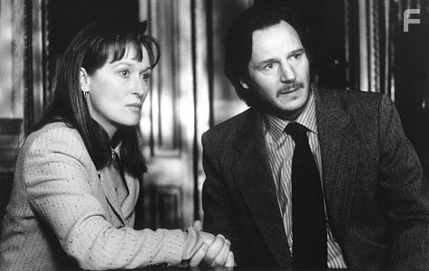 Liam Neeson and Meryl Streep in До и после (1996)