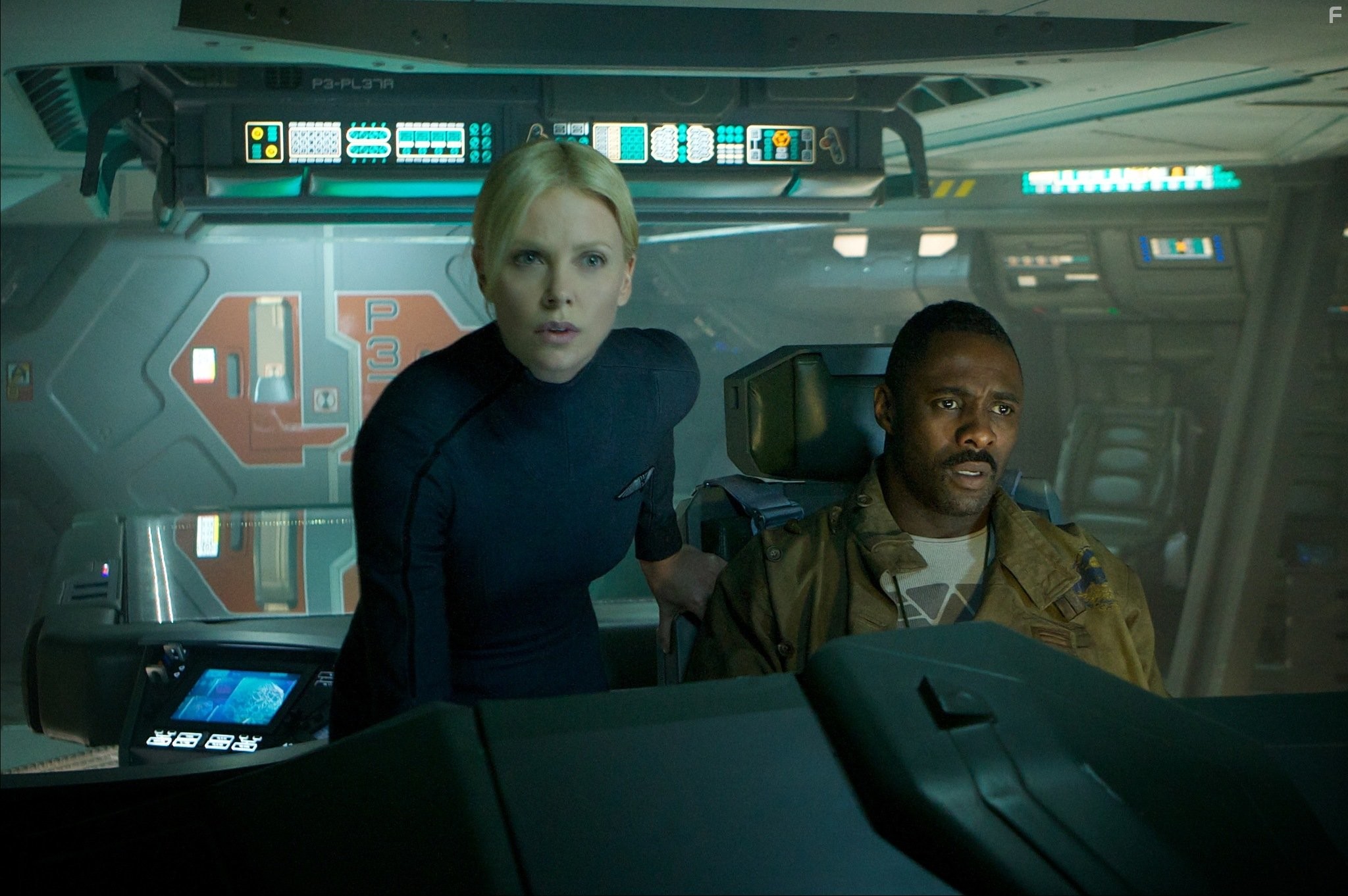 Charlize Theron and Idris Elba in Прометей (2012)