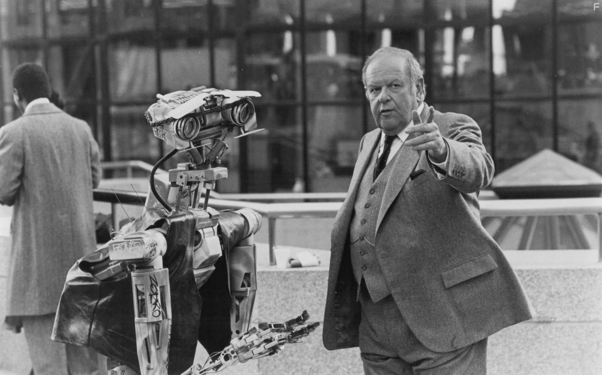 Jack Weston in Короткое замыкание 2 (1988)