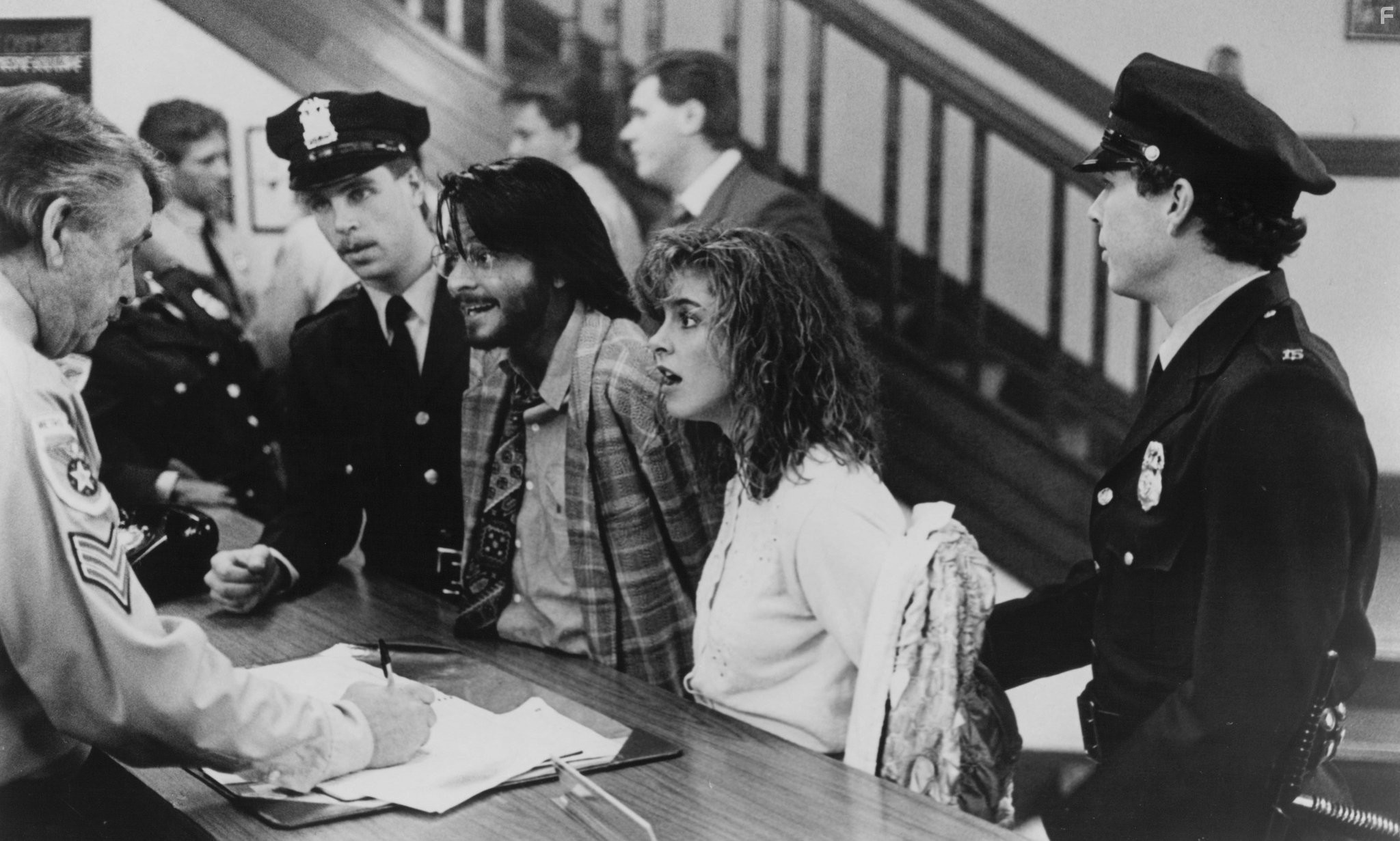 Cynthia Gibb and Fisher Stevens in Короткое замыкание 2 (1988)