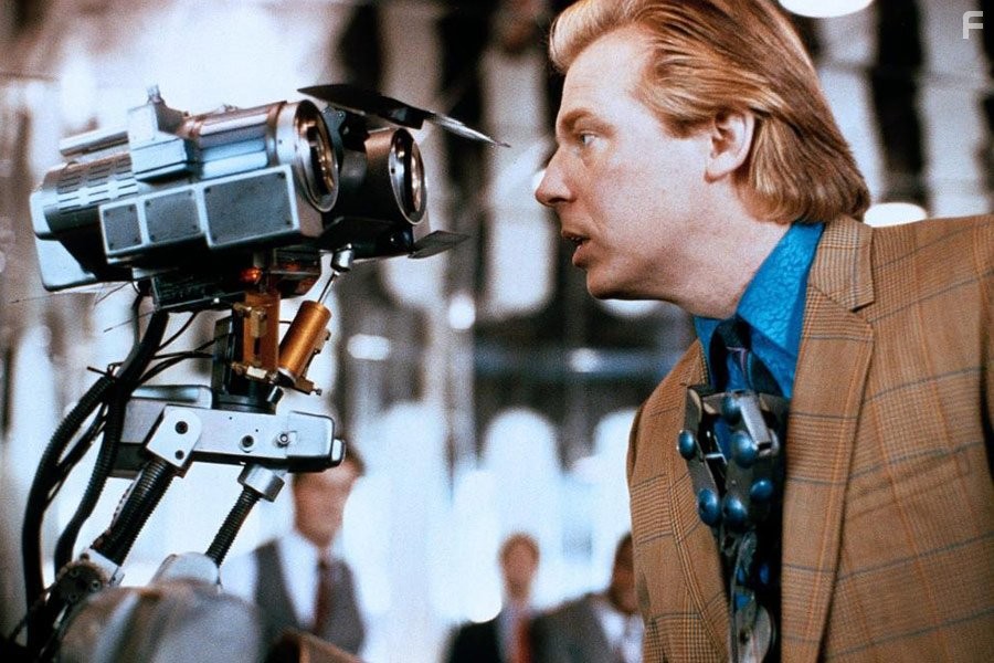 Tim Blaney and Michael McKean in Короткое замыкание 2 (1988)