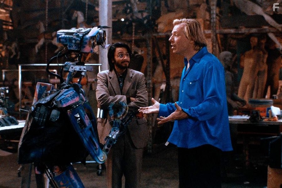 Fisher Stevens, Tim Blaney, and Michael McKean in Короткое замыкание 2 (1988)
