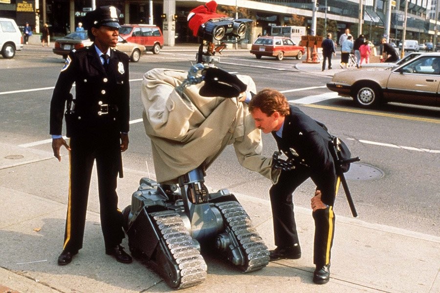 Wayne Best, Tim Blaney, and Lili Francks in Короткое замыкание 2 (1988)