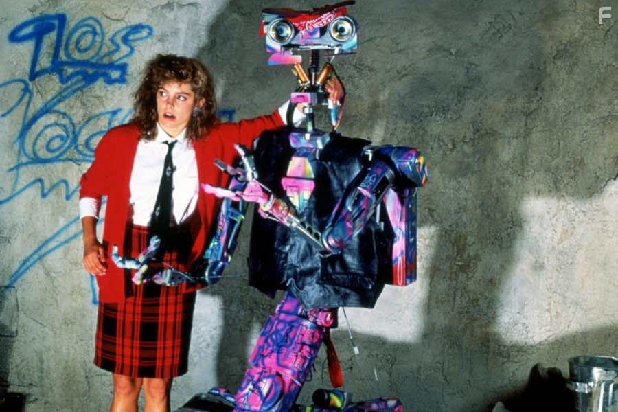 Cynthia Gibb and Tim Blaney in Короткое замыкание 2 (1988)