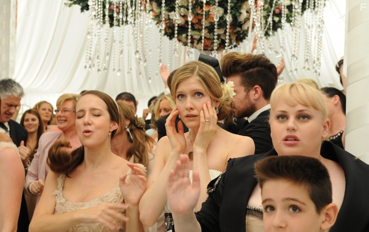 Rebel Wilson and Laura Brent in Свадебный разгром (2011)