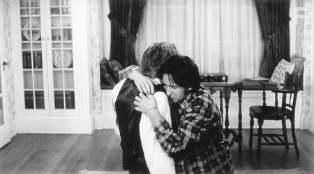 Emilio Estevez and Martin Sheen in Война в доме (1996)