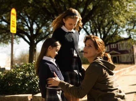 Sandra Bullock, Courtney Taylor Burness, and Shyann McClure in Предчувствие (2007)