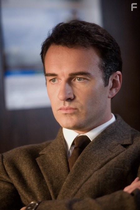 Julian McMahon in Предчувствие (2007)