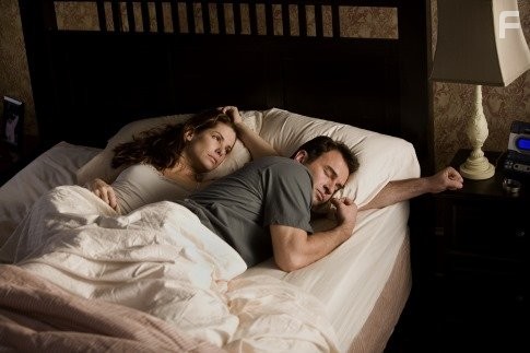 Sandra Bullock and Julian McMahon in Предчувствие (2007)