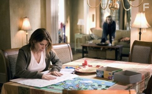 Sandra Bullock and Kate Nelligan in Предчувствие (2007)