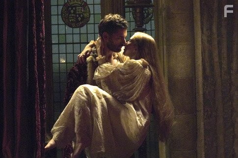 Eric Bana and Scarlett Johansson in Ещё одна из рода Болейн (2008)